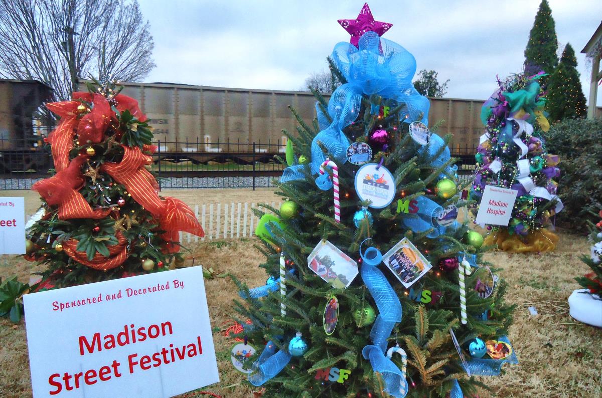 Madison Station Polar Express Christmas Tree Lighting and Lantern